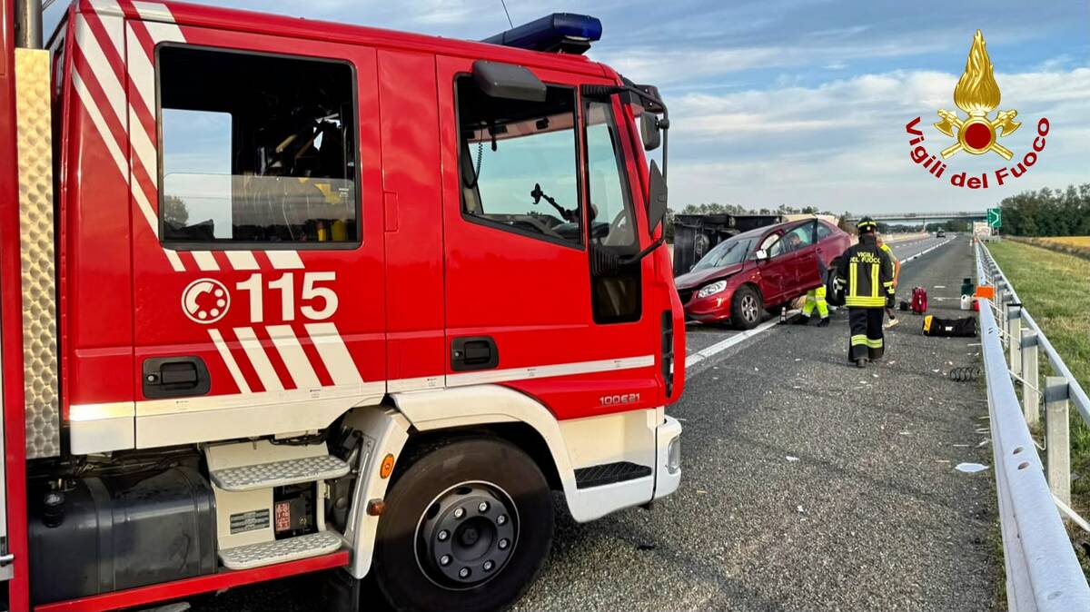 Auto e roulotte coinvolte in un incidente