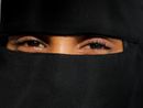 Trino, il Comune mette al bando niqab, burqa, passamontagna, maschere integrali e caschi con visiera oscurata Trino, il Comune mette al bando niqab, burqa, passamontagna, maschere integrali e caschi con visiera oscurata