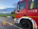 Durante il temporale finisce fuori strada con l'auto