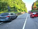 Frontale tra due auto: 4 persone coinvolte