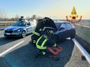 Incidente tra tre auto, un ferito bloccato tra le lamiere Incidente tra tre auto, un ferito bloccato tra le lamiere