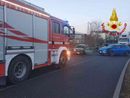 Incidente in città, una persona incastrata tra le lamiere