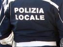 Spray al peperoncino agli agenti della Polizia locale: controlli sui bus e pattuglie in bici