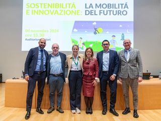 Da sinistra, Marco Riva (Presidente CONI Lombardia); Andrea Gibelli (Presidente di Ferrovie Nord); Federica Picchi (Sottosegretario con delega allo Sport e ai giovani di Regione Lombardia); Liliana Donato (Direttore ATB); Alessandro Rota (Vicepresidente Consorzio di Bonifica Est Ticino Villoresi); Luca Montani (direttore della Comunicazione e delle Relazioni Istituzionali di FNM Spa) Da sinistra, Marco Riva (Presidente CONI Lombardia); Andrea Gibelli (Presidente di Ferrovie Nord); Federica Picchi (Sottosegretario con delega allo Sport e ai giovani di Regione Lombardia); Liliana Donato (Direttore ATB); Alessandro Rota (Vicepresidente Consorzio di Bonifica Est Ticino Villoresi); Luca Montani (direttore della Comunicazione e delle Relazioni Istituzionali di FNM Spa)