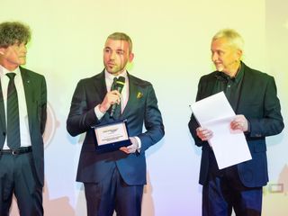 Al centro, Francesco Maglia di Francesco Maglia Milano - Ombrelli dal 1854 Al centro, Francesco Maglia di Francesco Maglia Milano - Ombrelli dal 1854