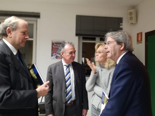 Il presidente della Fonfazione Nando Lombardi con Gentiloni Il presidente della Fonfazione Nando Lombardi con Gentiloni