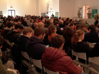 UN'IMMAGINE SUL FOTO PUBBLICO, DALL'ENTRATA