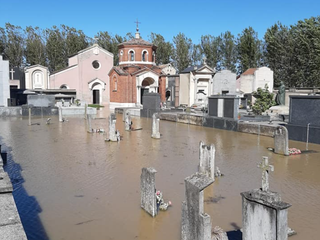 Il cimitero di Caresana sommerso Il cimitero di Caresana sommerso