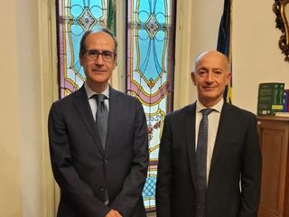 Il Prefetto con il comandante dei Vigili del Fuoco, Claudio Giacalone Il Prefetto con il comandante dei Vigili del Fuoco, Claudio Giacalone