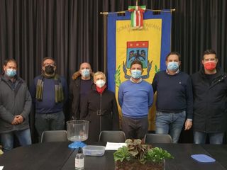 Il neo presidente con la giunta e l'onorevole Paolo Tiramani