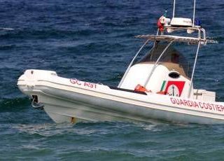 Naufragio in Sardegna, affonda peschereccio: due morti e un superstite