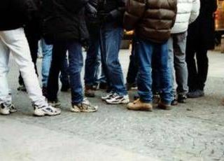 Teramo, 17enne disabile bastonato e gettato in cassonetto: la denuncia del papà sui social