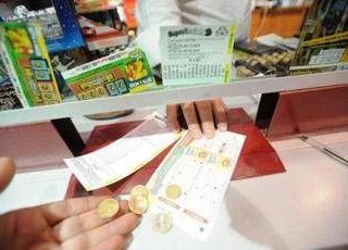 Superenalotto, numeri e combinazione vincente di oggi
