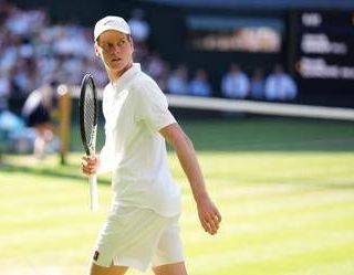 Sinner-Alcaraz: orario, precedenti e dove vederla in tv (in chiaro) Sinner-Alcaraz: orario, precedenti e dove vederla in tv (in chiaro)