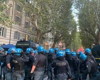 Cronista Adnkronos minacciata durante corteo pro Pal a Roma: la solidarietà della politica Cronista Adnkronos minacciata durante corteo pro Pal a Roma: la solidarietà della politica