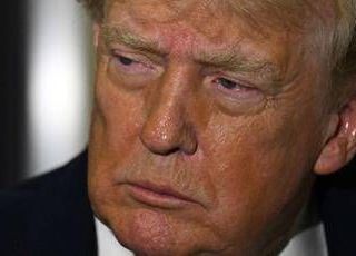 Trump ancora in calo di popolarità: il 61% disapprova il suo operato