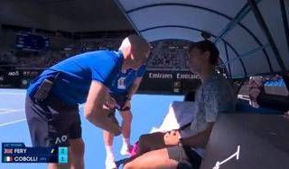 Cobolli, malessere agli Australian Open: "Posso andare in bagno?"