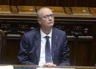 "Metal detector nelle scuole più a rischio", l'ipotesi di Valditara