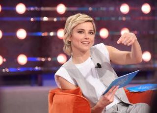 Da noi... a ruota libera, oggi domenica 18 gennaio: gli ospiti e le anticipazioni