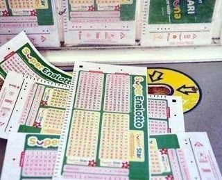 Superenalotto, numeri combinazione vincente oggi 17 febbraio