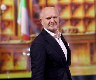 Pucci si prende il Tapiro d'Oro: "Mia comicità è diventata di estrema destra"