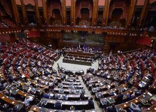 Camera, in arrivo il nuovo Regolamento: stretta sui cambi di casacca e voto di fiducia rapido Camera, in arrivo il nuovo Regolamento: stretta sui cambi di casacca e voto di fiducia rapido