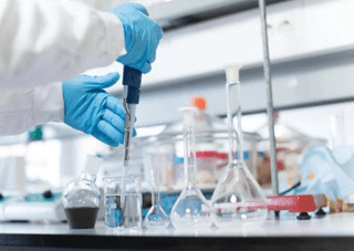 Lupus eritematoso, report: 'servono cure integrate e personalizzate'