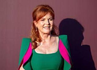 Sarah Ferguson deve tornare al lavoro: "Ha bisogno di soldi"