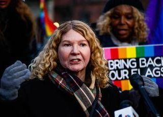 Trump rimuove la bandiera arcobaleno del Pride dal monumento per i diritti Lgbt di Stonewall