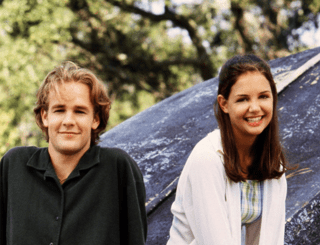Addio a James Van Der Beek, Katie Holmes (la sua Joey): "Il viaggio di un eroe" Addio a James Van Der Beek, Katie Holmes (la sua Joey): "Il viaggio di un eroe"