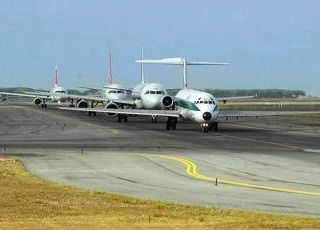 Aerei, sindacati confermano scioperi: "Proclamati da tempo" Aerei, sindacati confermano scioperi: "Proclamati da tempo"