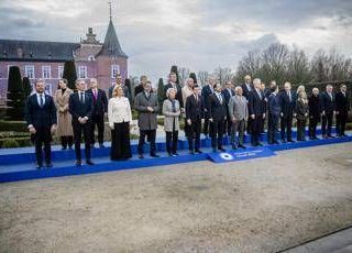 Dal summit nel castello gli obiettivi dei leader Ue per l'economia, roadmap a marzo