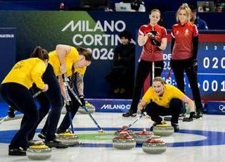 "Dovete fare casino", il curling si gode la bolgia di Cortina