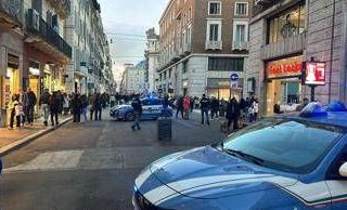 Roma, allarme per valigia abbandonata in via del Corso