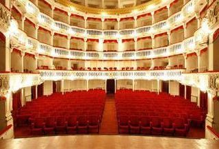 Napoli, la storia del Teatro Sannazaro: dal 1847 la 'Bomboniera di Via Chiaia'