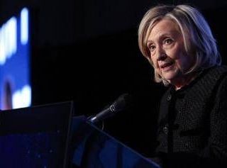 Caso Epstein, Hillary Clinton accusa l'amministrazione Trump di "insabbiamento"
