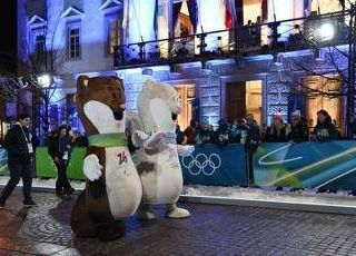 Dalle pins di Snoop Dogg alle mascotte Tina e Milo: caccia ai gadget introvabili di Milano Cortina