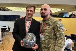 Milano Cortina, presidente Shakhtar dona 200mila dollari a Heraskevych dopo squalifica per casco con atleti ucraini uccisi in guerra