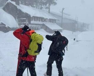 Valanga nella Sierra Nevada, 10 sciatori dispersi