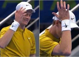 Prima sbaglia, poi si colpisce la testa: Sinner 'stizzito' a Doha