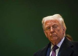 Iran, Trump: "Stop guerra solo con la resa di Teheran". No a invasione di terra: "Non serve"