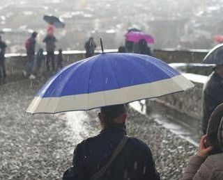 Stop al bel tempo, tornano gli acquazzoni nel Centro-Sud: le previsioni meteo