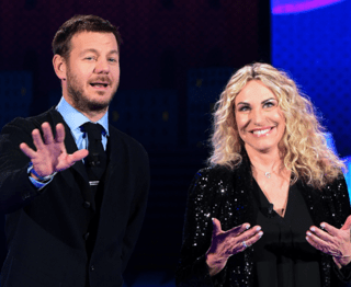 Antonella Clerici: "Bisogna sporcarsi di sugo...". Il messaggio a Cattelan? Cosa è successo