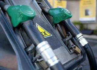 Carburanti, l'ondata di rincari continua: schizzano i prezzi per benzina e gasolio