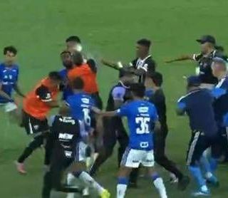 Brasile, rissa da record in campo: 23 espulsioni