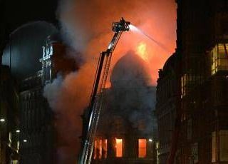 Scozia, enorme incendio a Glasgow: chiude stazione ferroviaria