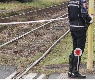 Milano, si blocca ruota e tram esce dai binari: nessun ferito