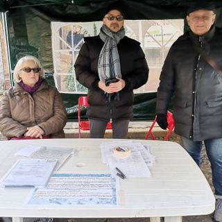 Uno dei banchetti organizzati dal Comitato Acqua Pubblica