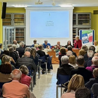 Il pubblico presente alla presentazione del libro scritto da  Ermina Ardissino e Raimonda Bresciani con la collaborazione di Gianpaolo Arborio