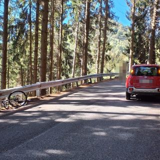 Sbalzato dalla bici sulla Panoramica Zegna: è grave